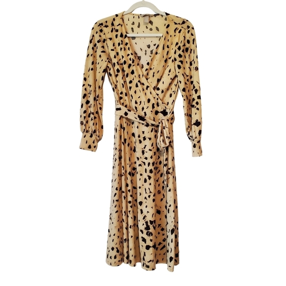 H&M Dresses & Skirts - H&M Beige Printed Wrap Dress